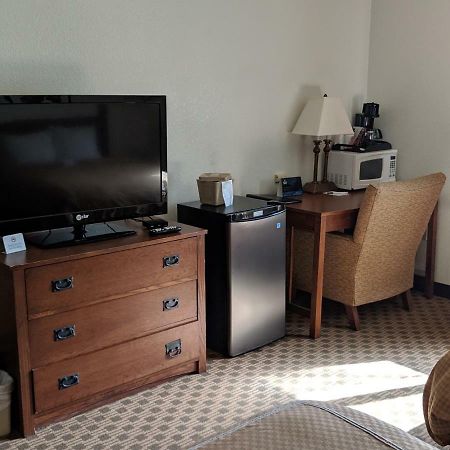 Boarders Inn And Suites By Cobblestone Hotels - Ripon Esterno foto