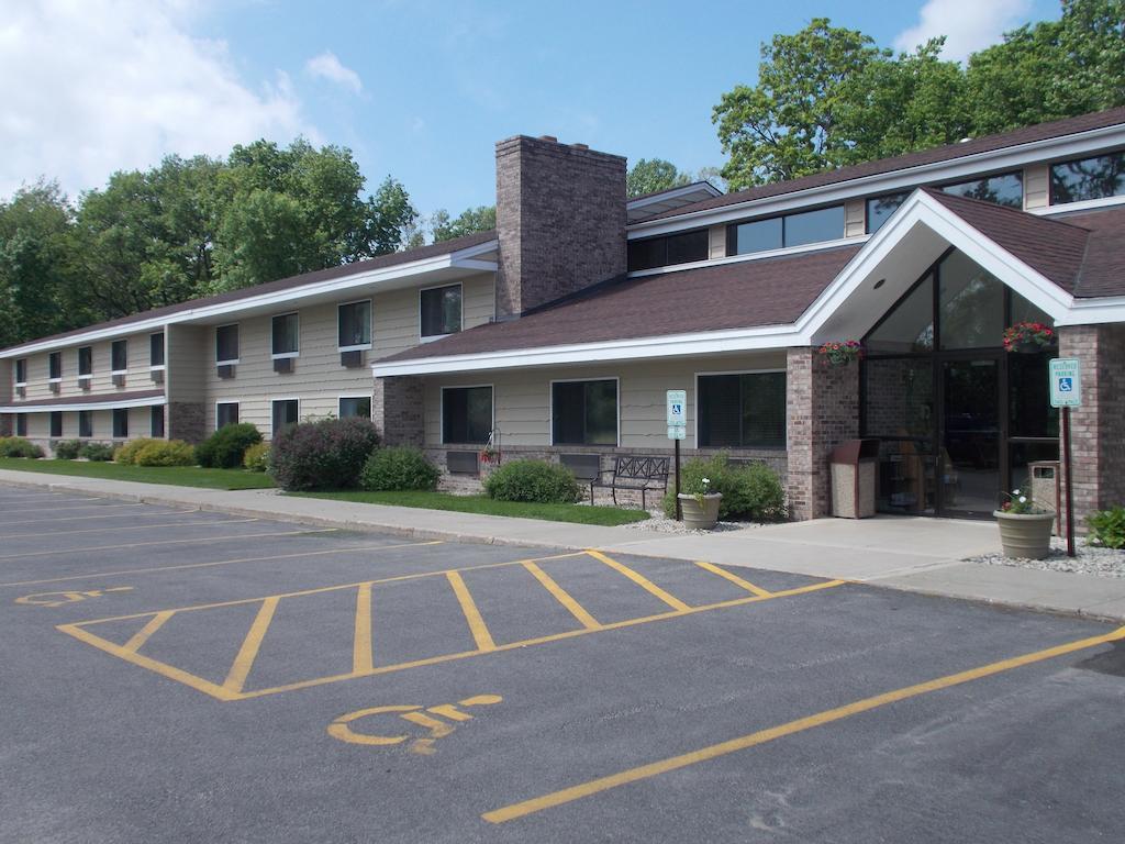 Boarders Inn And Suites By Cobblestone Hotels - Ripon Esterno foto