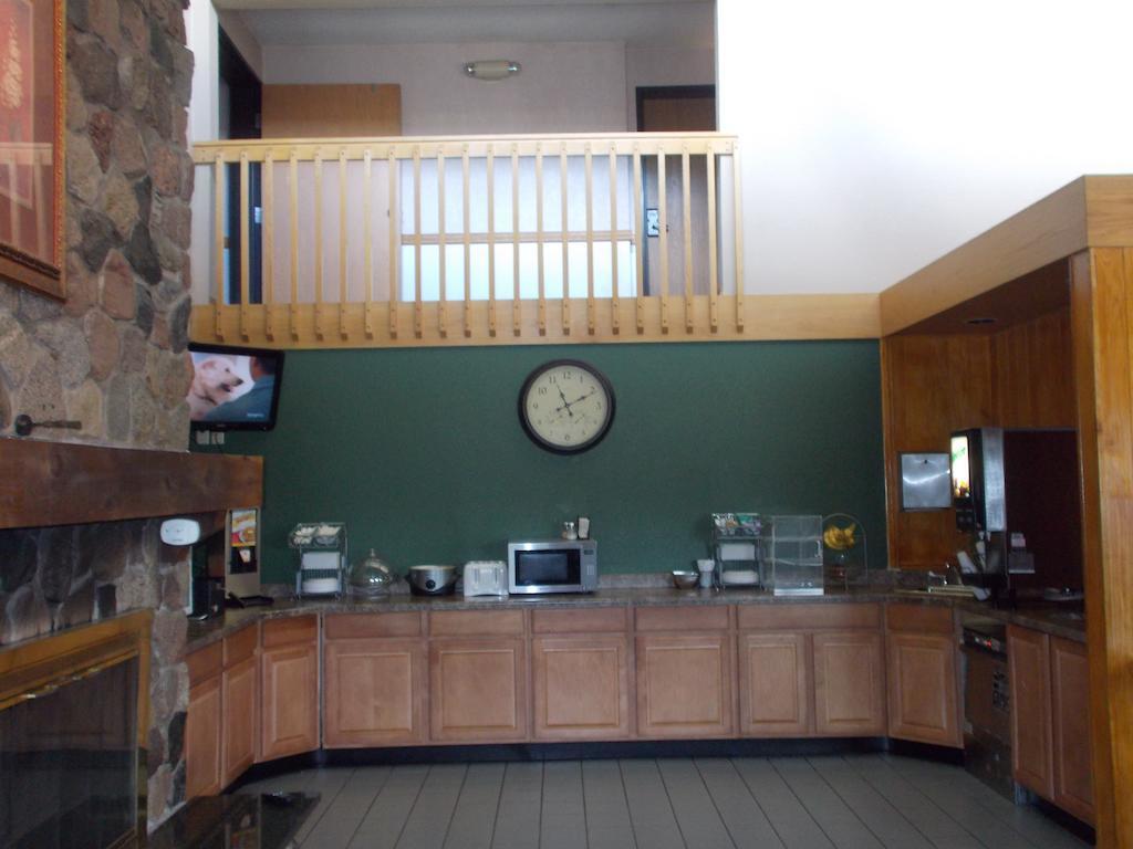 Boarders Inn And Suites By Cobblestone Hotels - Ripon Esterno foto