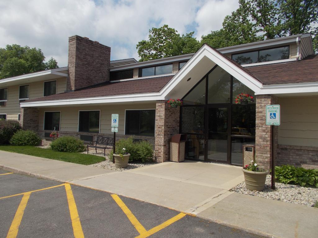 Boarders Inn And Suites By Cobblestone Hotels - Ripon Esterno foto