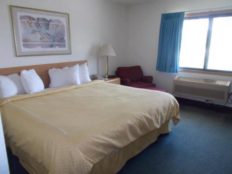 Boarders Inn And Suites By Cobblestone Hotels - Ripon Esterno foto