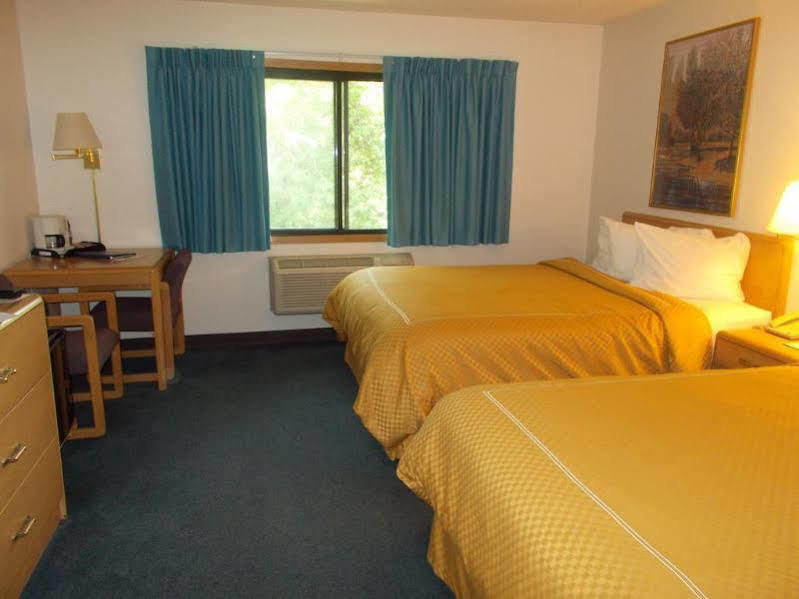Boarders Inn And Suites By Cobblestone Hotels - Ripon Esterno foto