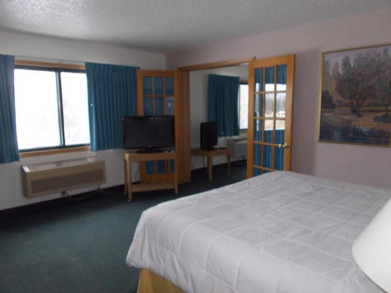 Boarders Inn And Suites By Cobblestone Hotels - Ripon Esterno foto