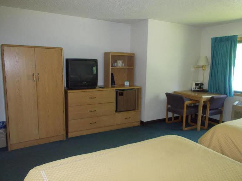 Boarders Inn And Suites By Cobblestone Hotels - Ripon Esterno foto