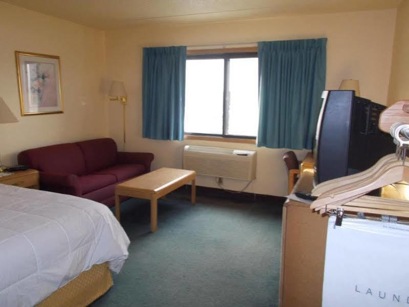 Boarders Inn And Suites By Cobblestone Hotels - Ripon Esterno foto