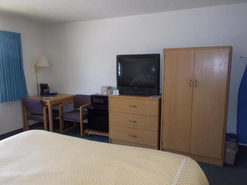 Boarders Inn And Suites By Cobblestone Hotels - Ripon Esterno foto