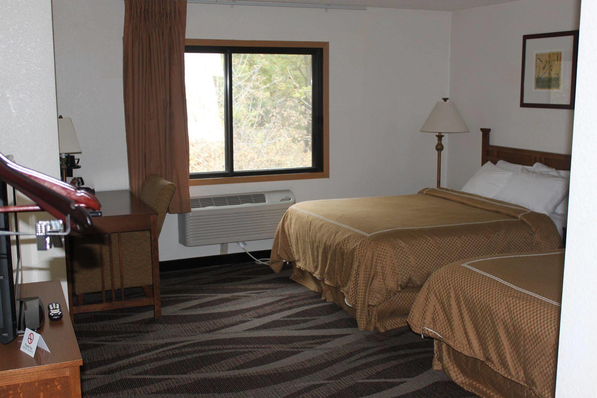 Boarders Inn And Suites By Cobblestone Hotels - Ripon Esterno foto