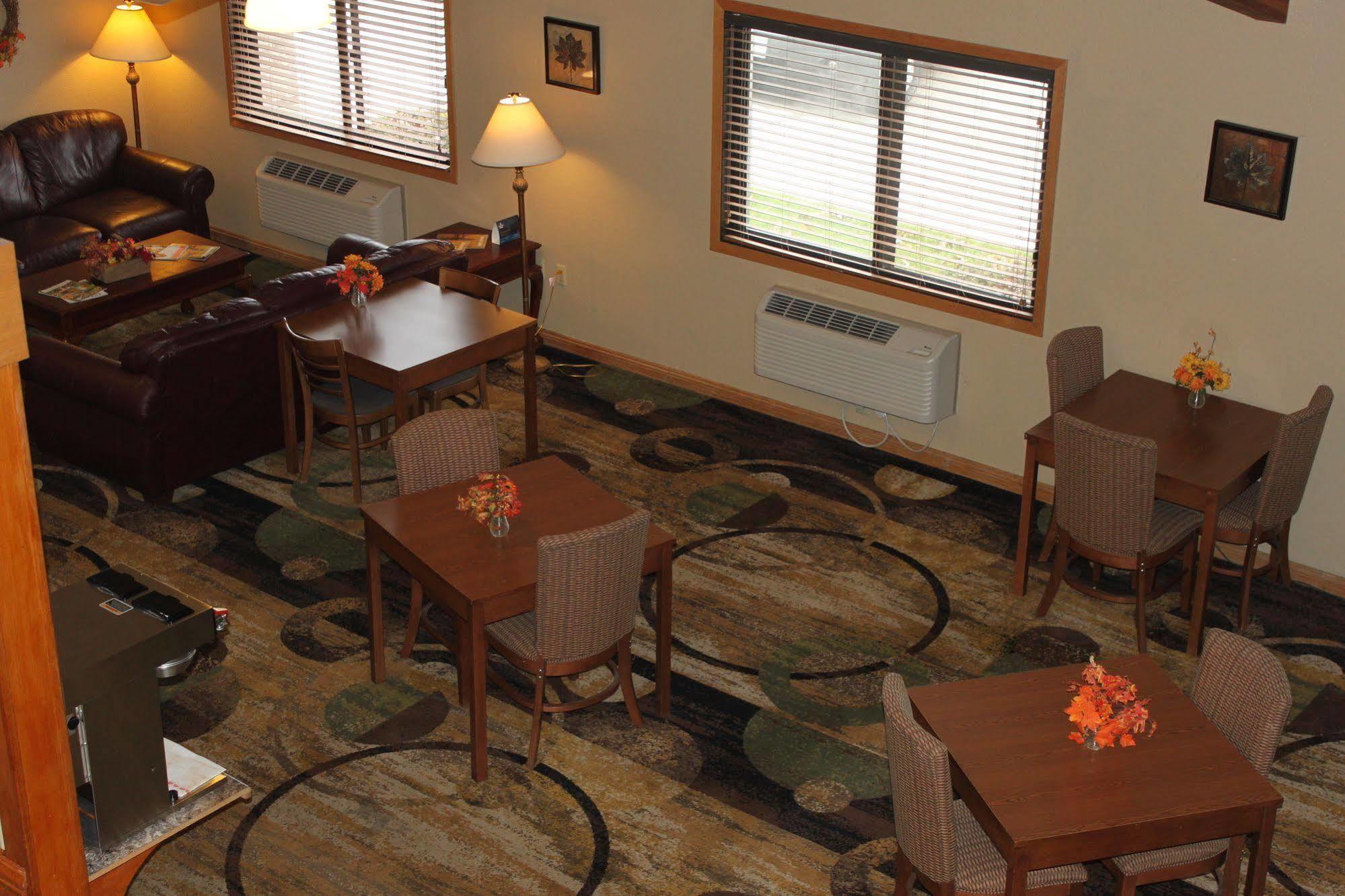 Boarders Inn And Suites By Cobblestone Hotels - Ripon Esterno foto