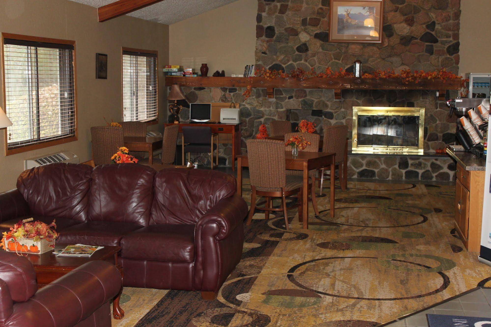 Boarders Inn And Suites By Cobblestone Hotels - Ripon Esterno foto