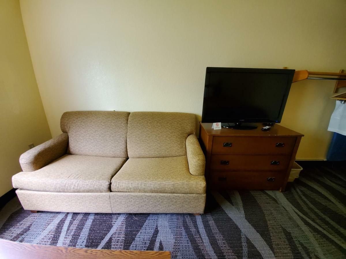 Boarders Inn And Suites By Cobblestone Hotels - Ripon Esterno foto