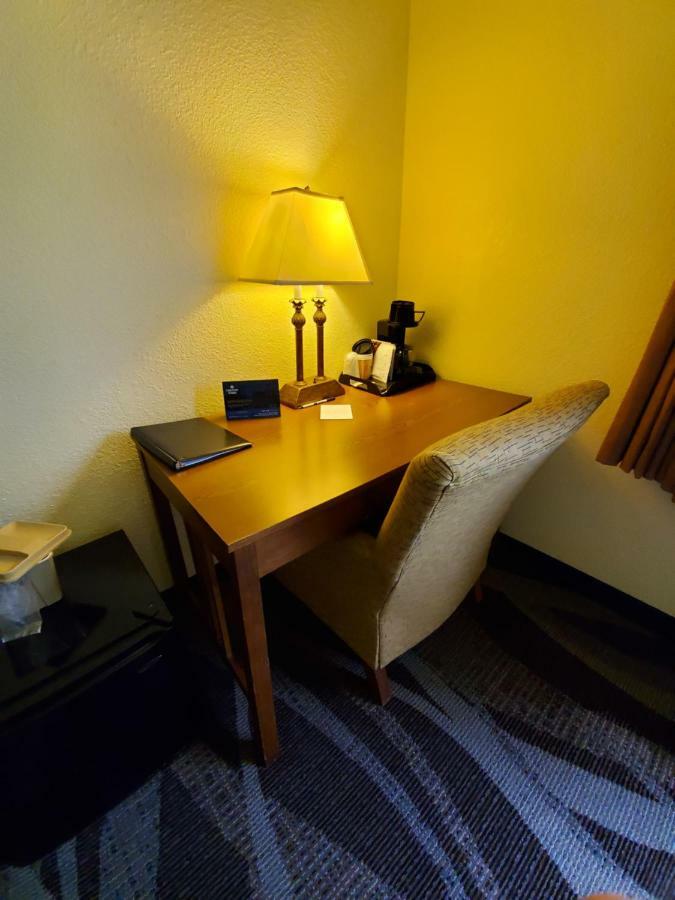 Boarders Inn And Suites By Cobblestone Hotels - Ripon Esterno foto