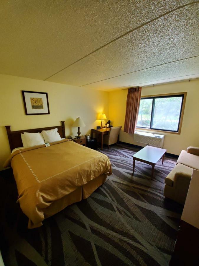 Boarders Inn And Suites By Cobblestone Hotels - Ripon Esterno foto