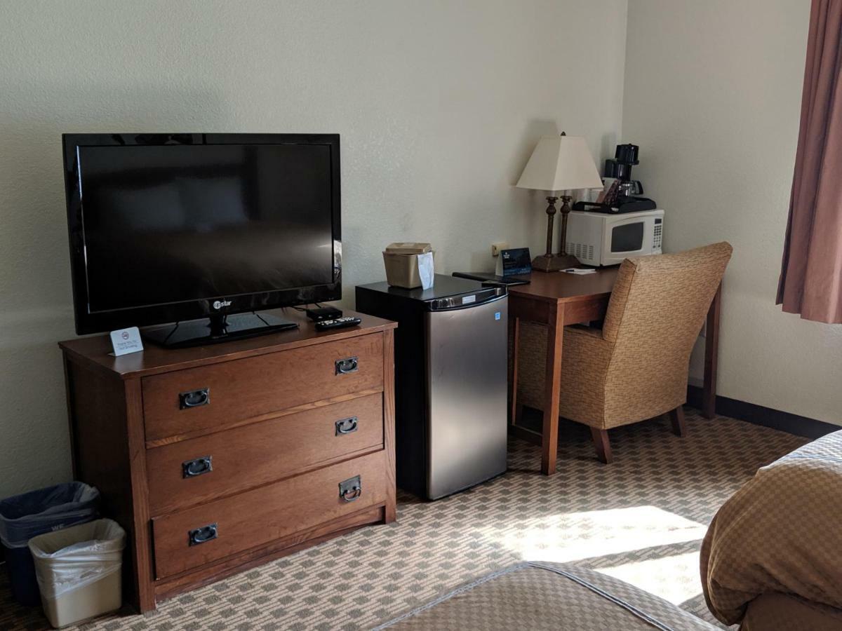 Boarders Inn And Suites By Cobblestone Hotels - Ripon Esterno foto