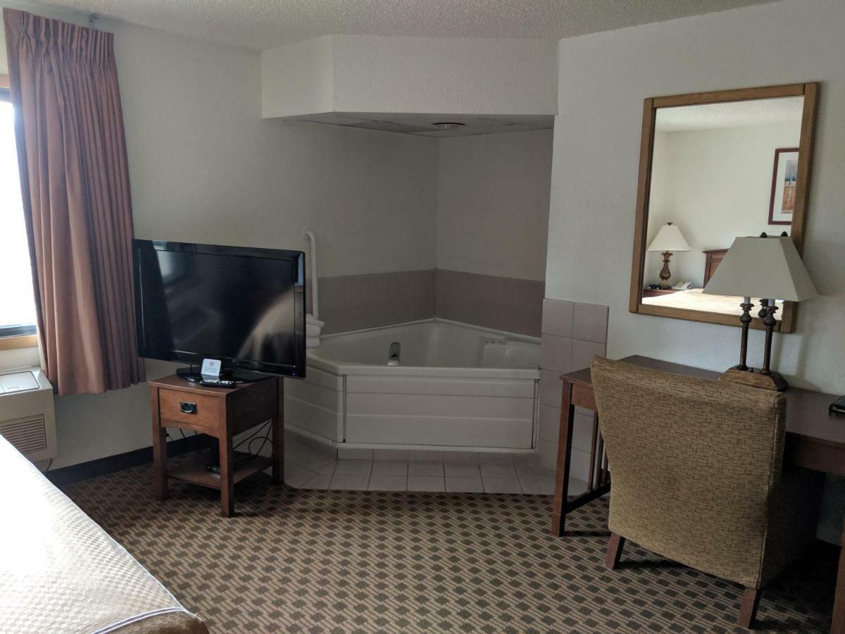 Boarders Inn And Suites By Cobblestone Hotels - Ripon Esterno foto